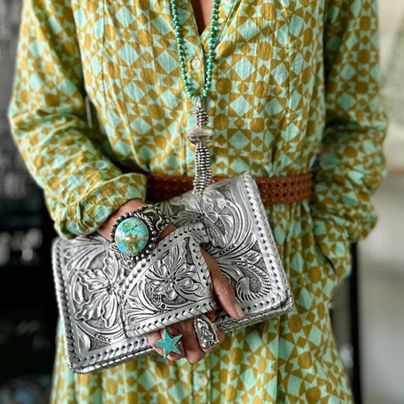 2026 New HK Fashion Western Style Handbag Vintage PU Silver Embossed Large Capacity Handbag for Women Portable Handbag