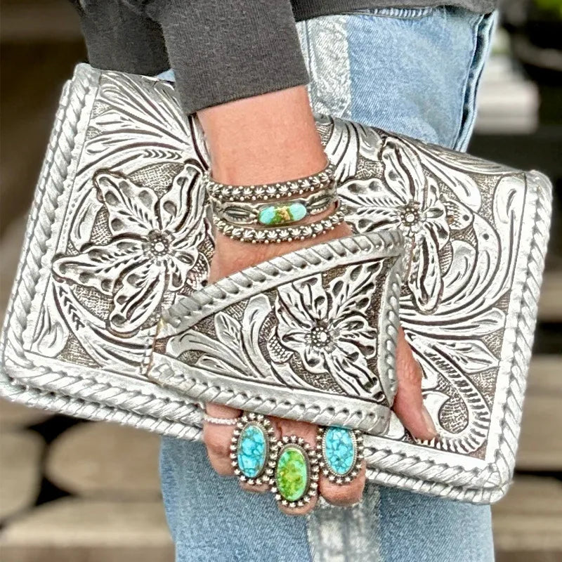 2026 New HK Fashion Western Style Handbag Vintage PU Silver Embossed Large Capacity Handbag for Women Portable Handbag