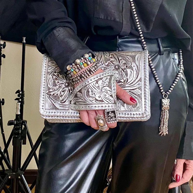 2026 New HK Fashion Western Style Handbag Vintage PU Silver Embossed Large Capacity Handbag for Women Portable Handbag